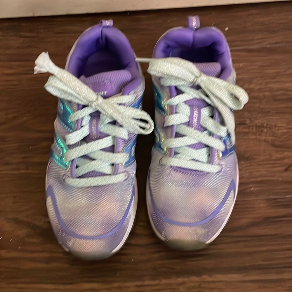 Girls tennis shoes
